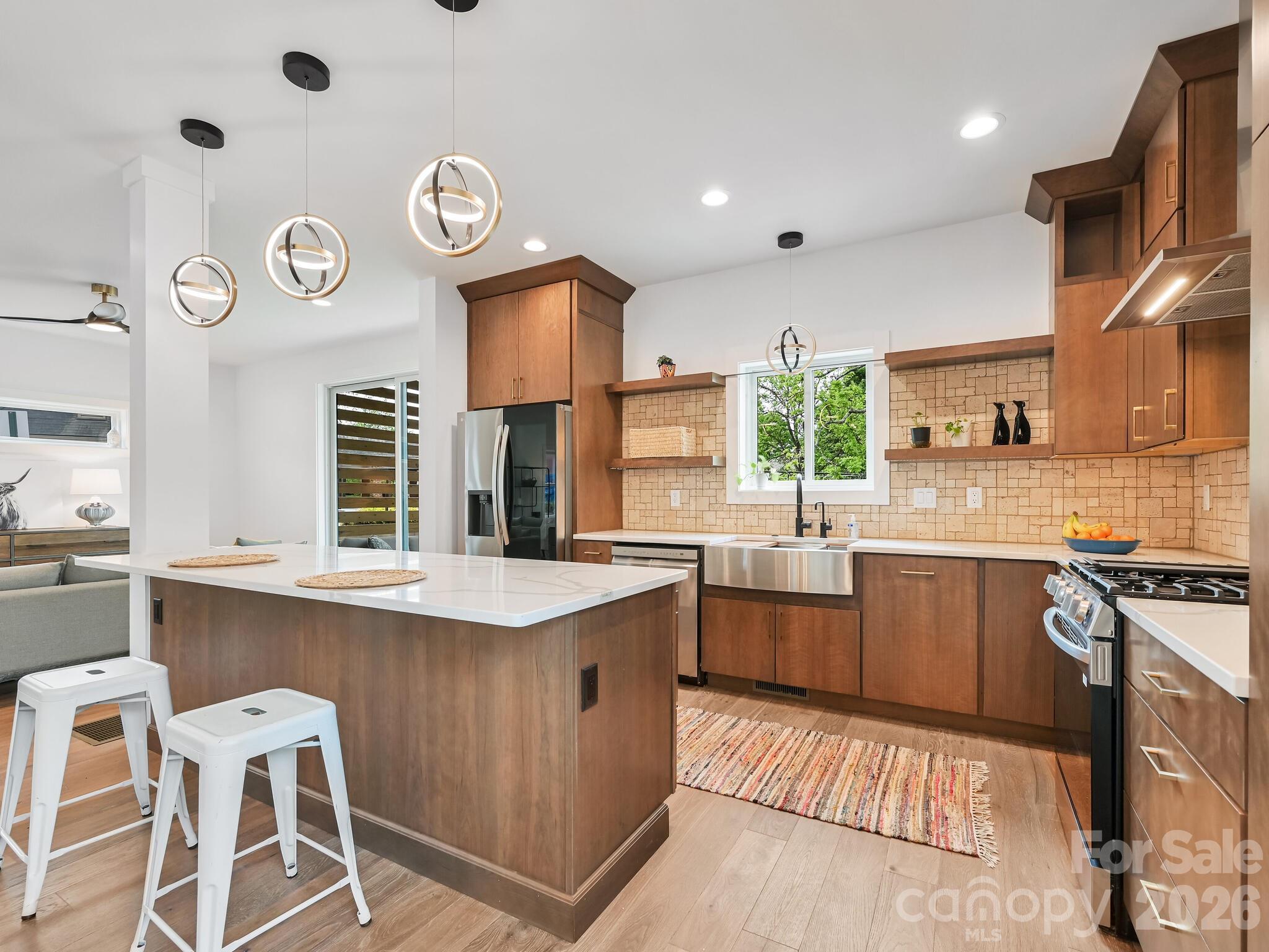 18 Sand Hill Road — Asheville