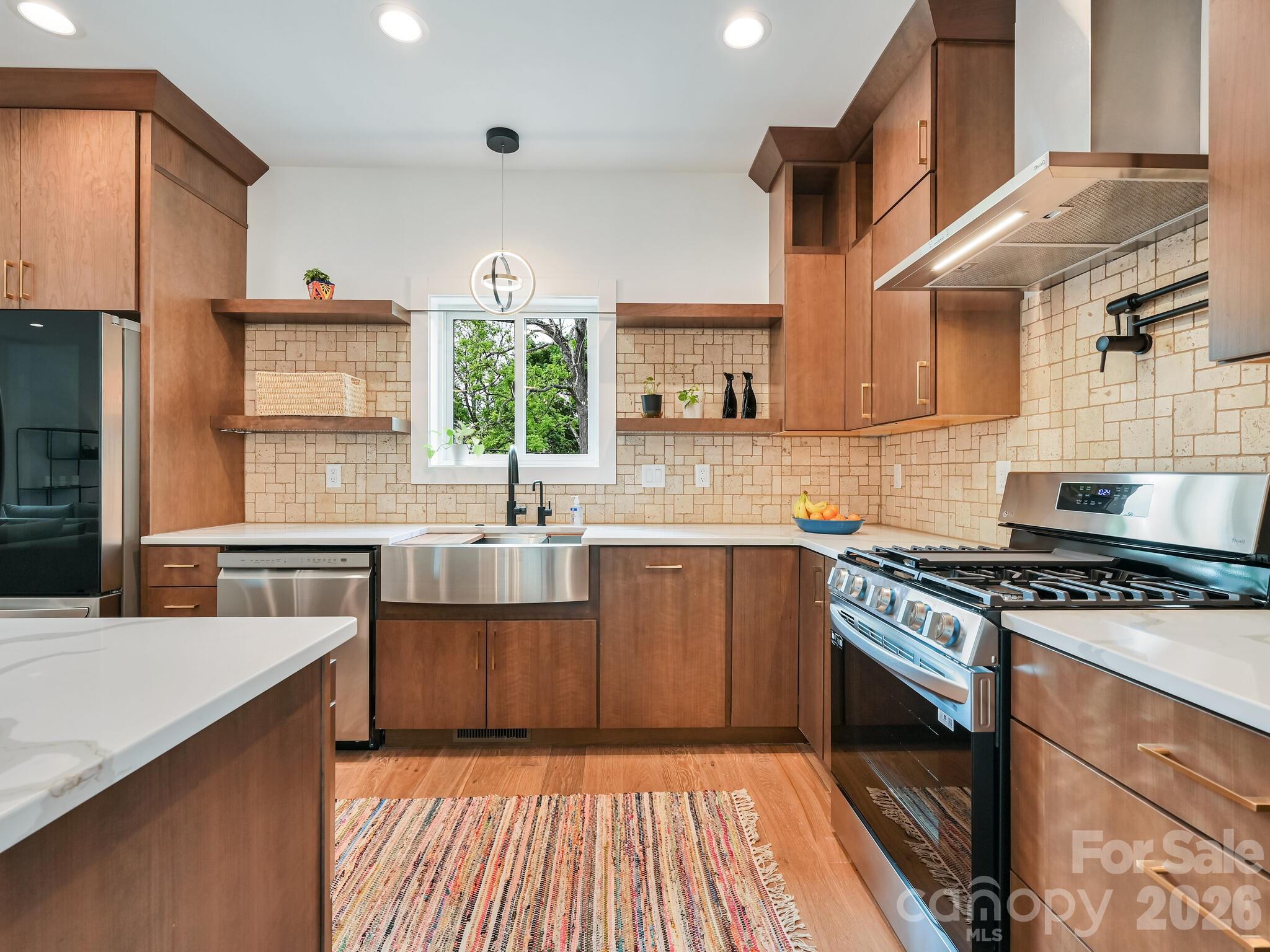 18 Sand Hill Road — Asheville