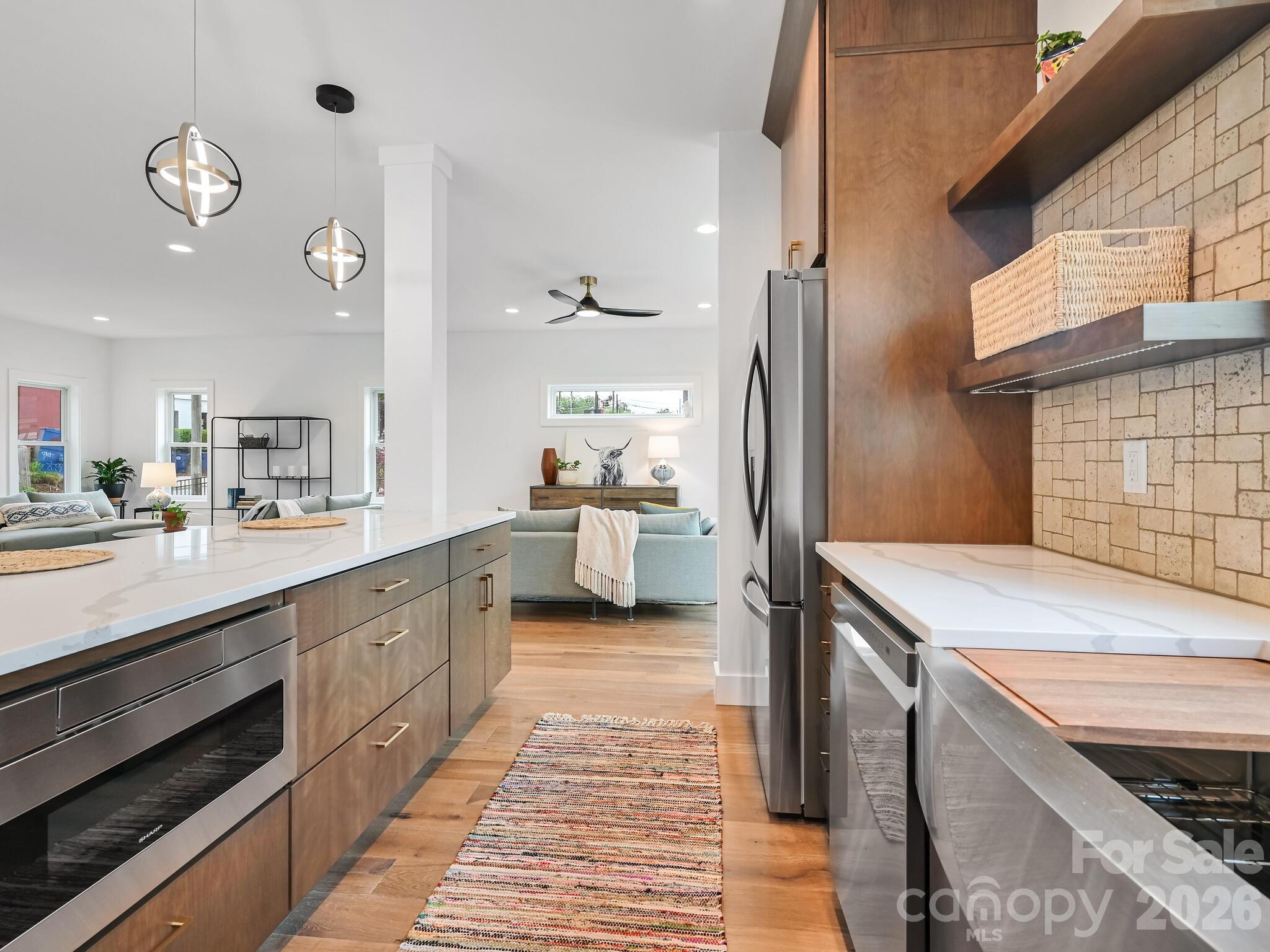 18 Sand Hill Road — Asheville