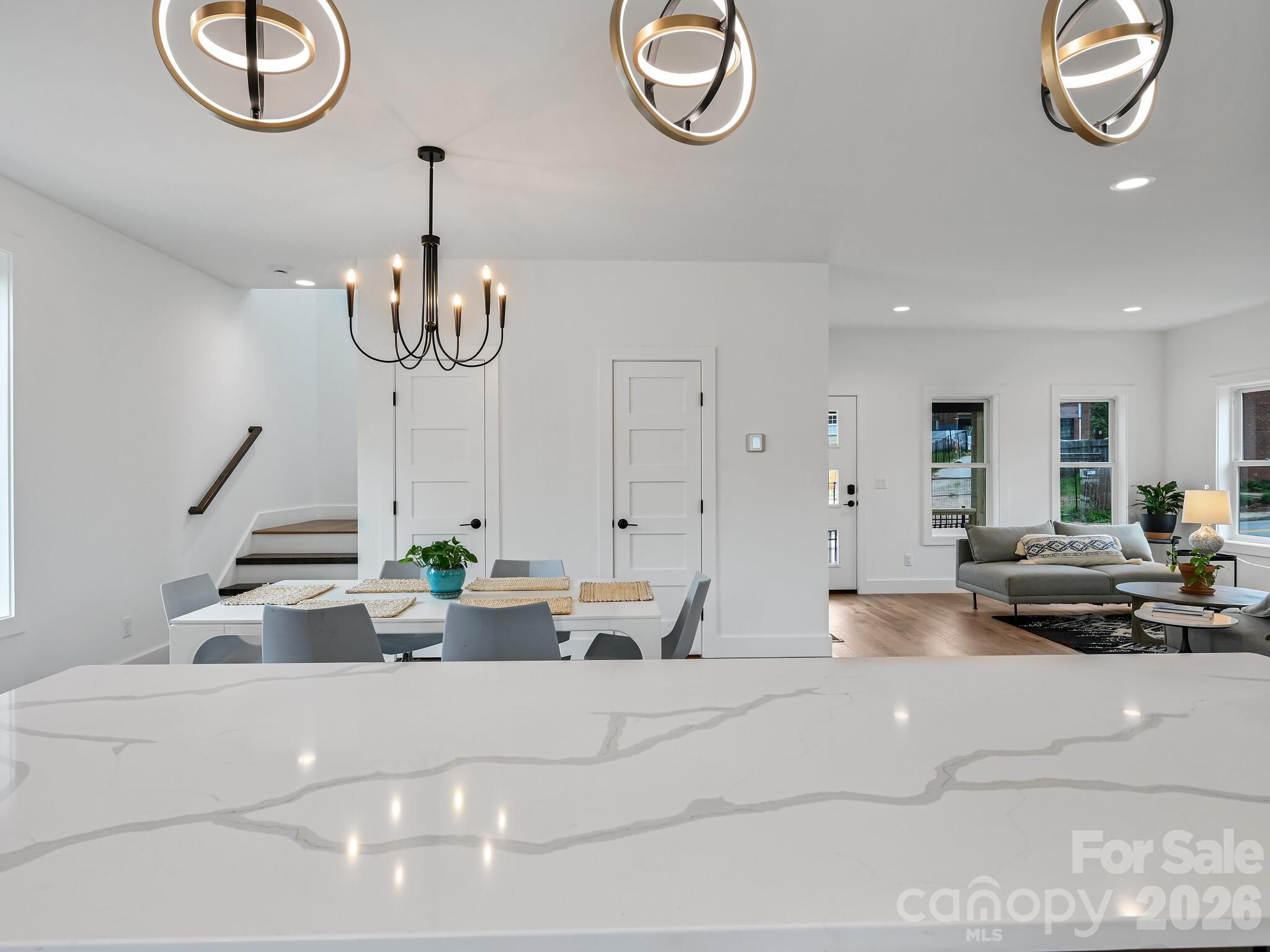18 Sand Hill Road — Asheville