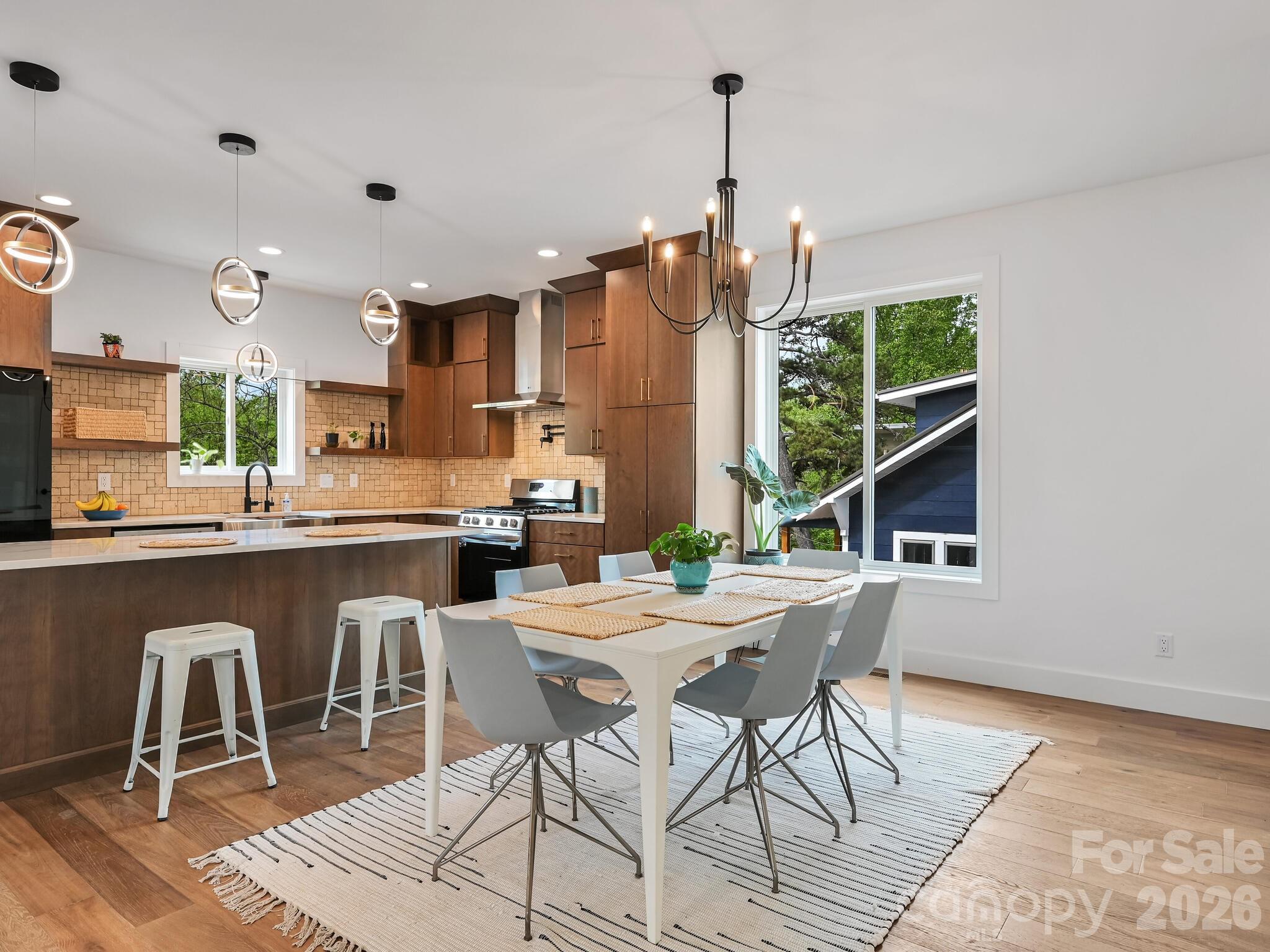 18 Sand Hill Road — Asheville