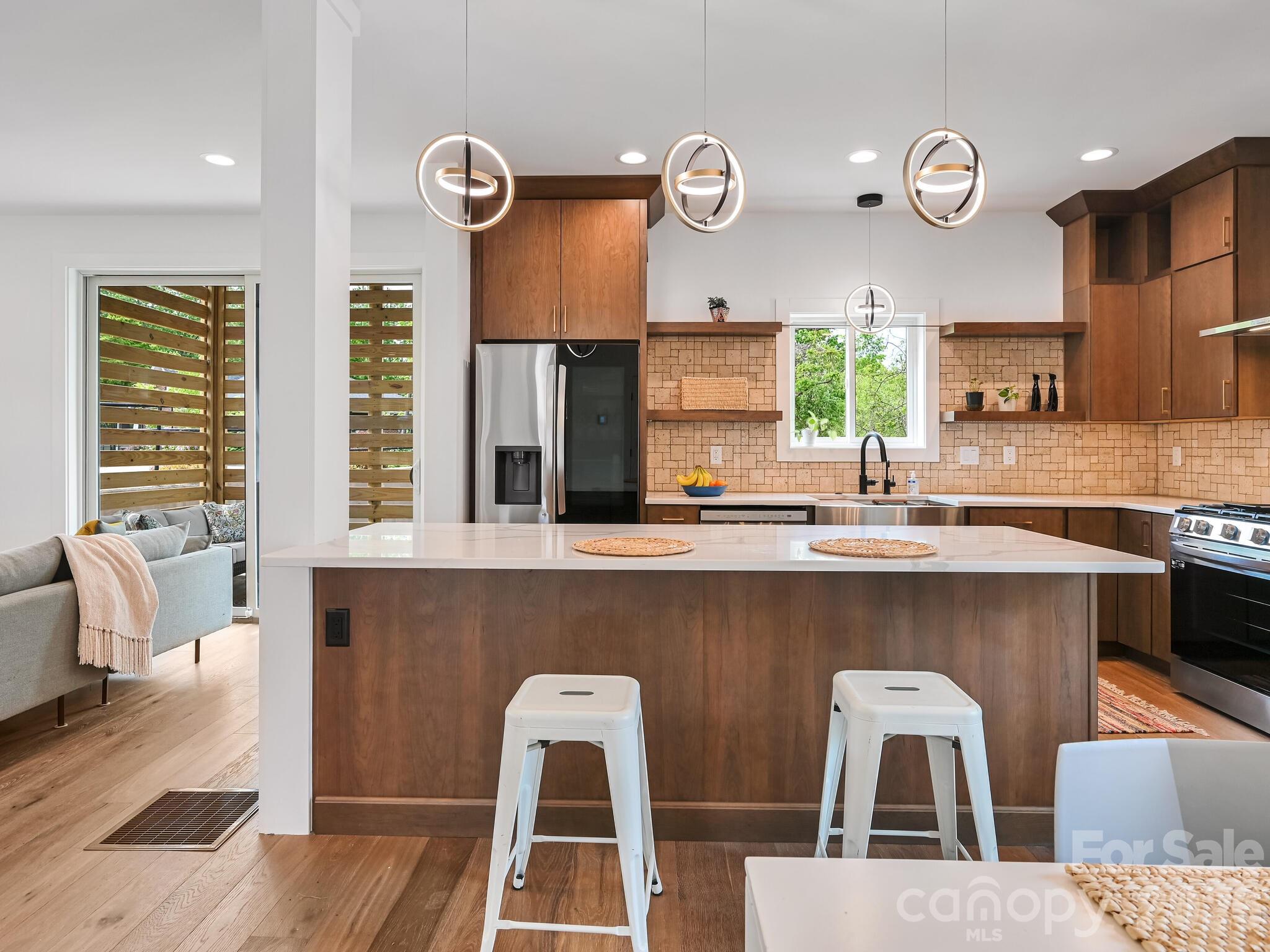 18 Sand Hill Road — Asheville