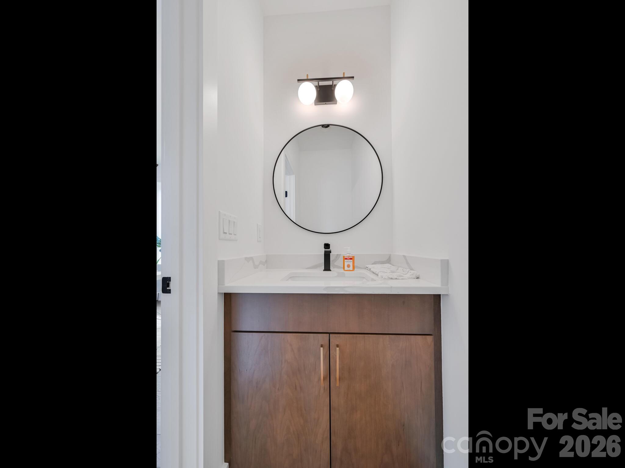 18 Sand Hill Road — Asheville