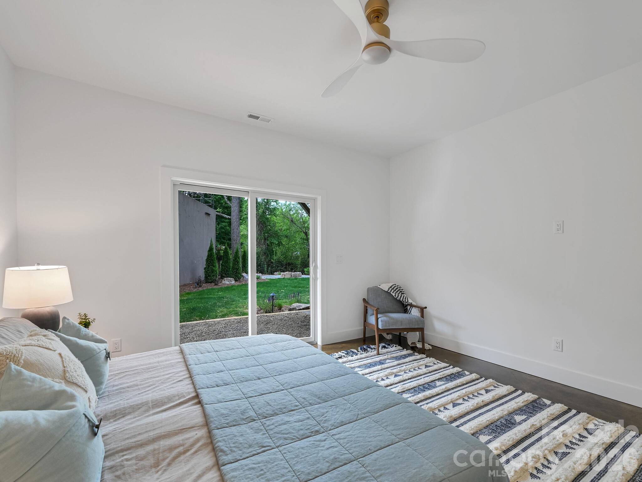 18 Sand Hill Road — Asheville