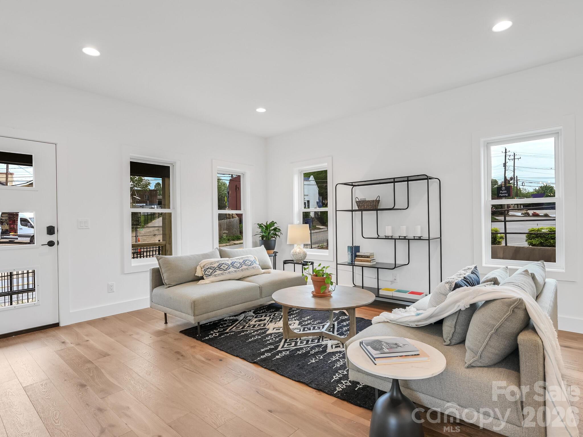 18 Sand Hill Road — Asheville