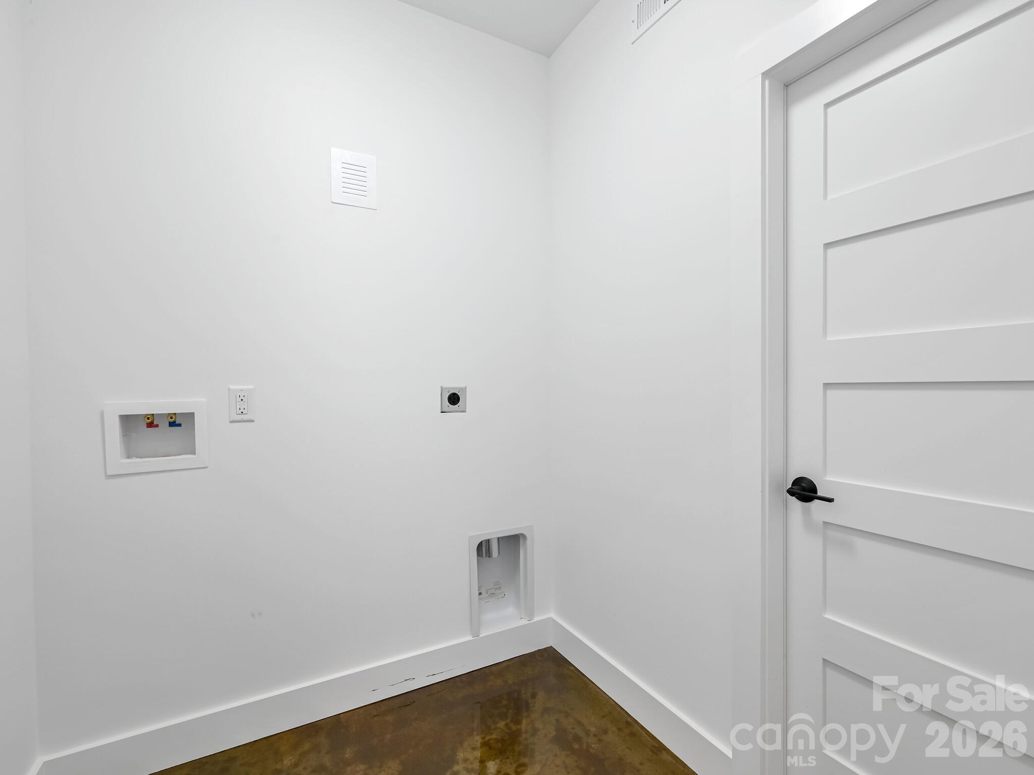 18 Sand Hill Road — Asheville