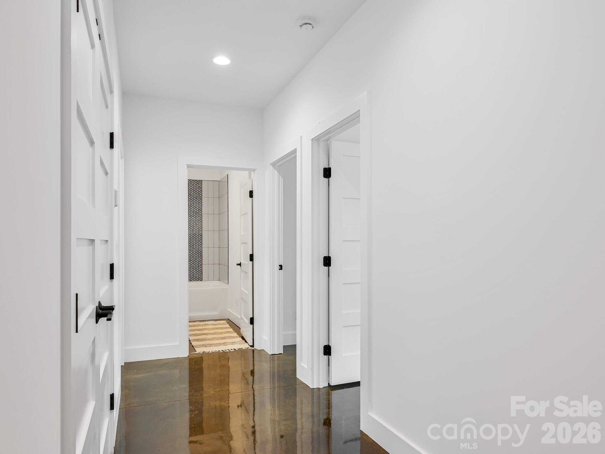 18 Sand Hill Road — Asheville