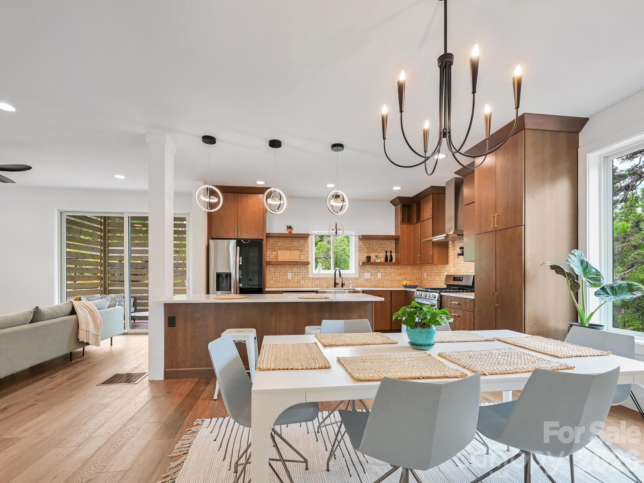 18 Sand Hill Road — Asheville