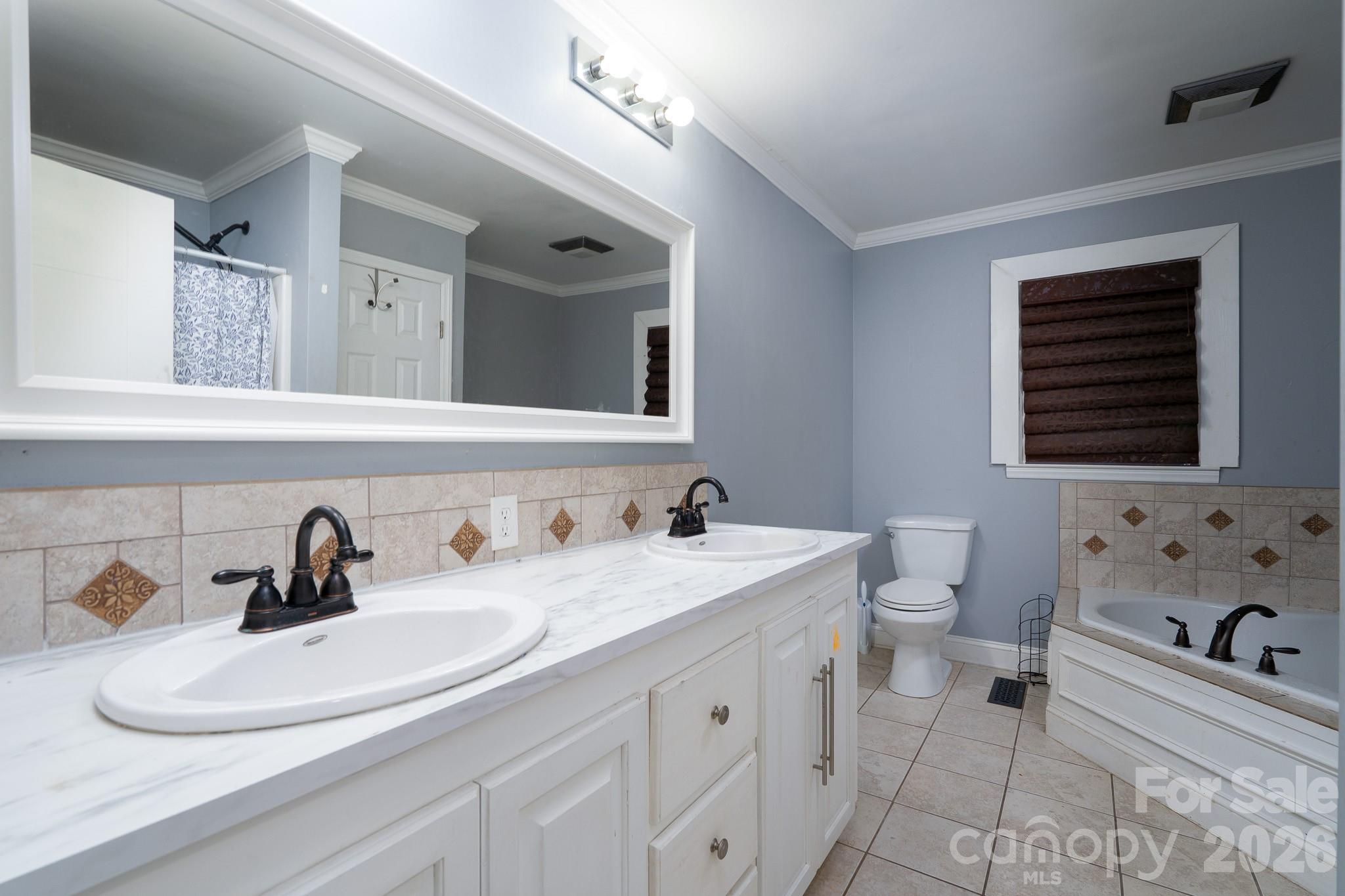 1709 Essen Lane — Gastonia