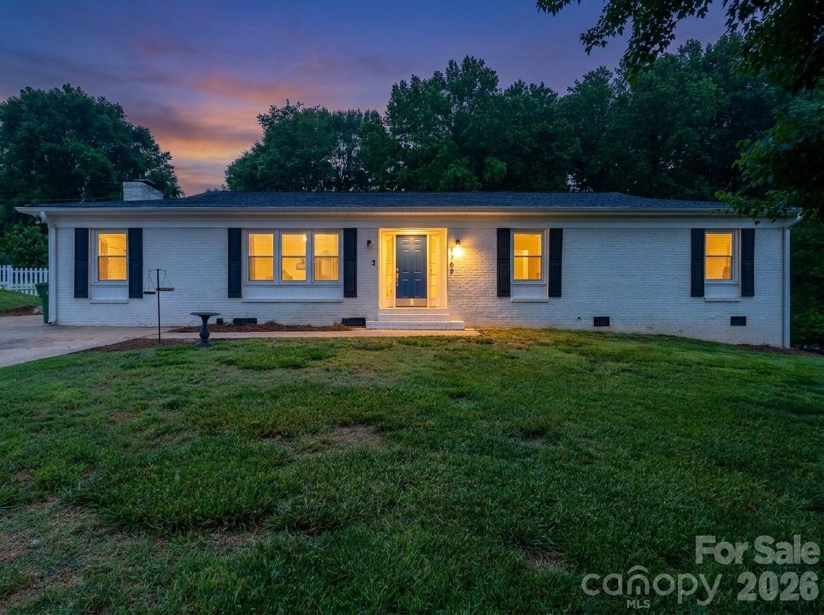 1709 Essen Lane — Gastonia