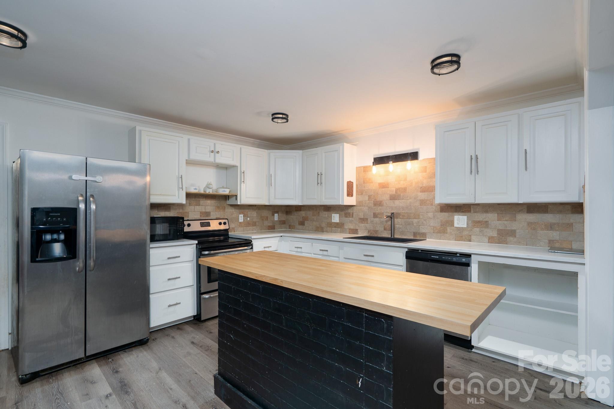 1709 Essen Lane — Gastonia