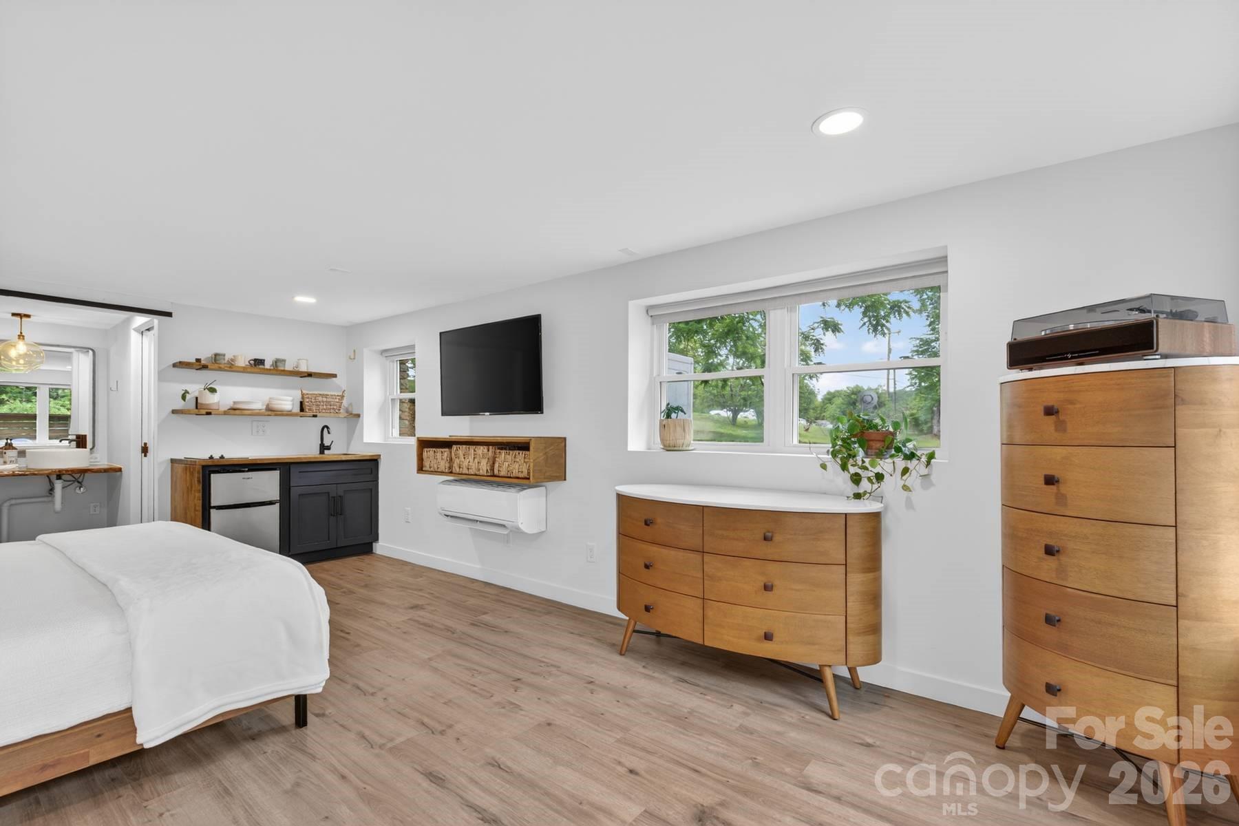 140 Dunbar Street — Bryson City
