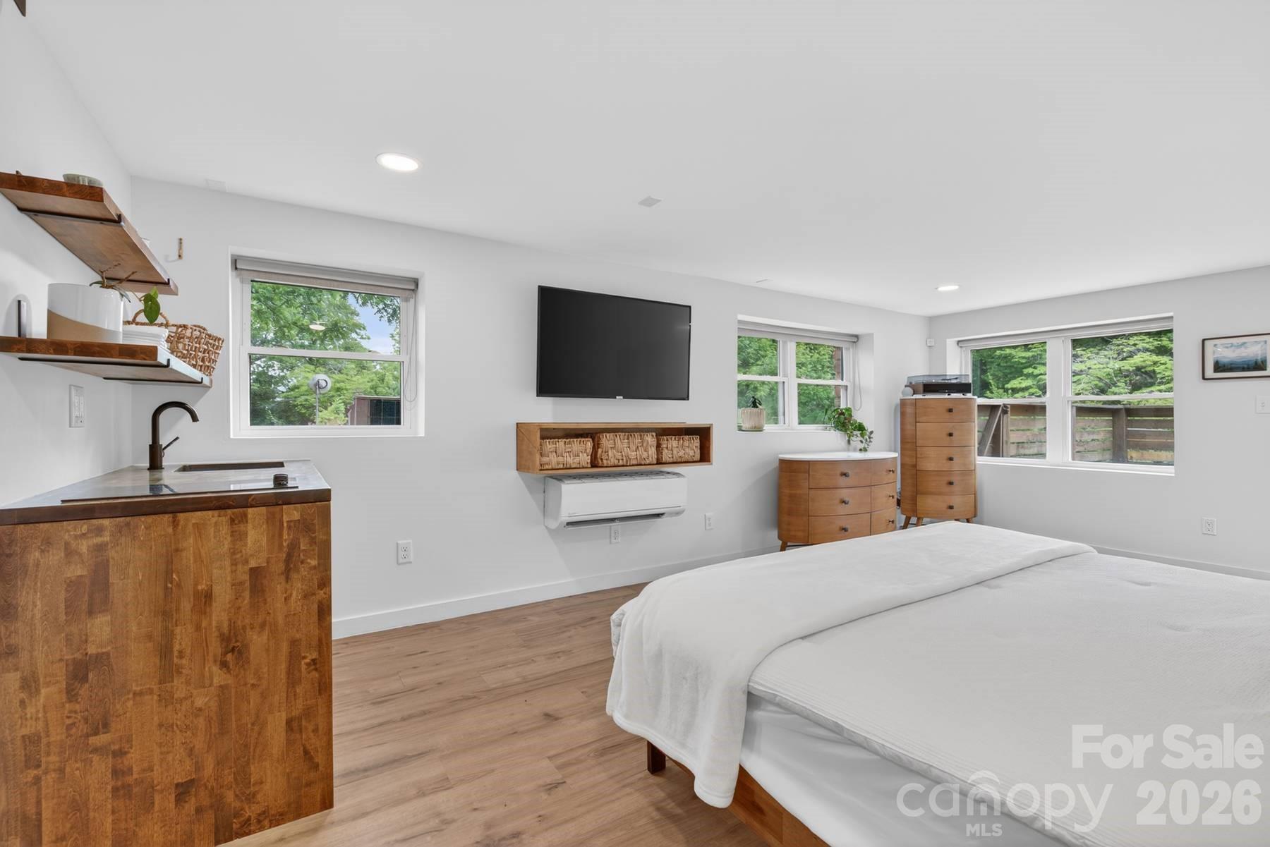 140 Dunbar Street — Bryson City