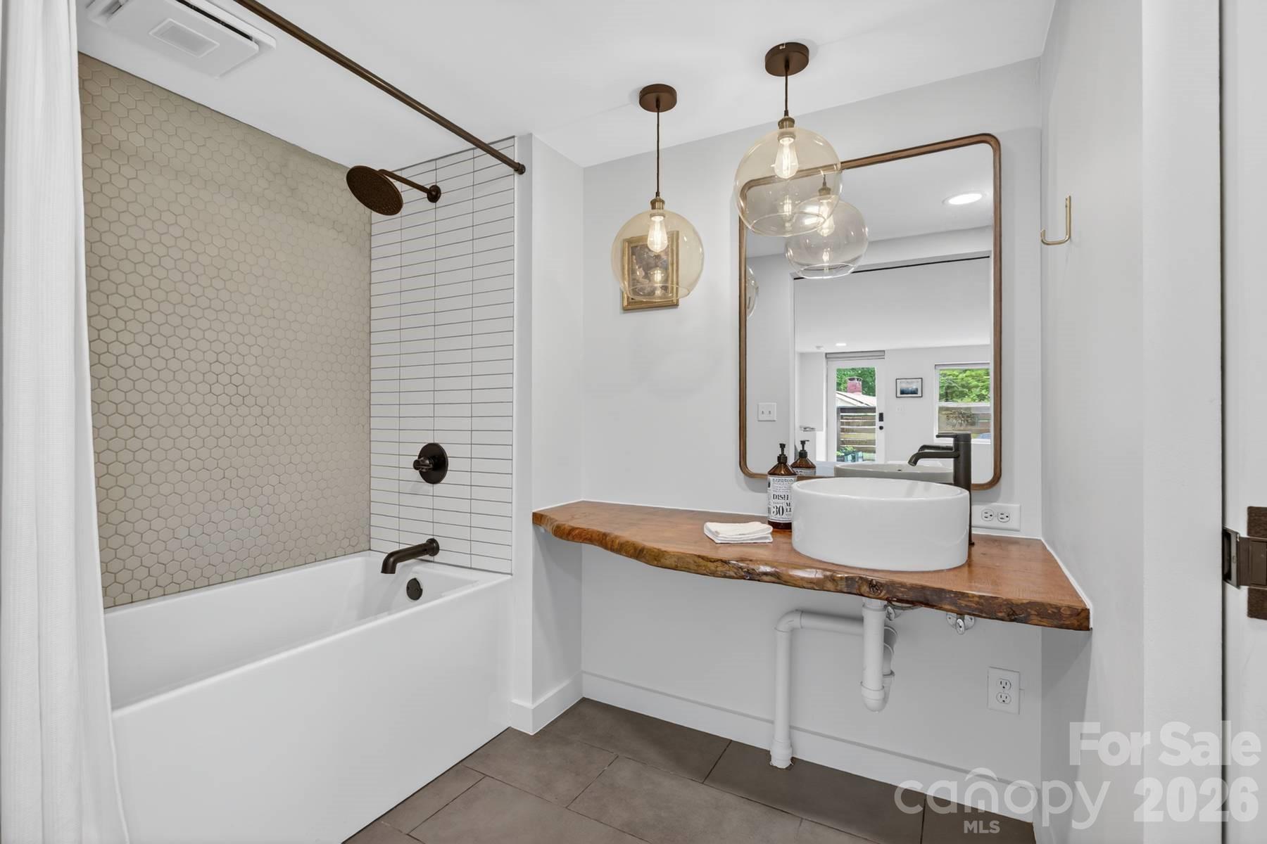 140 Dunbar Street — Bryson City