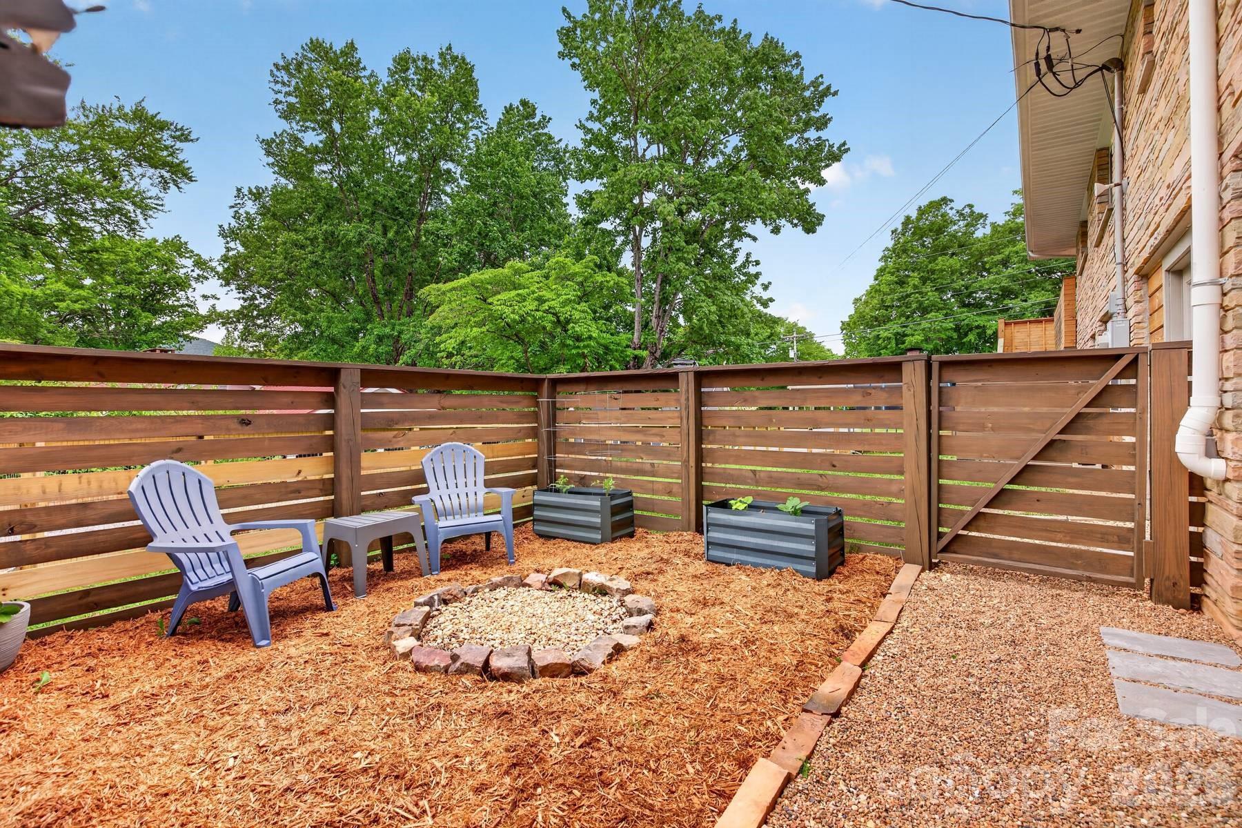 140 Dunbar Street — Bryson City