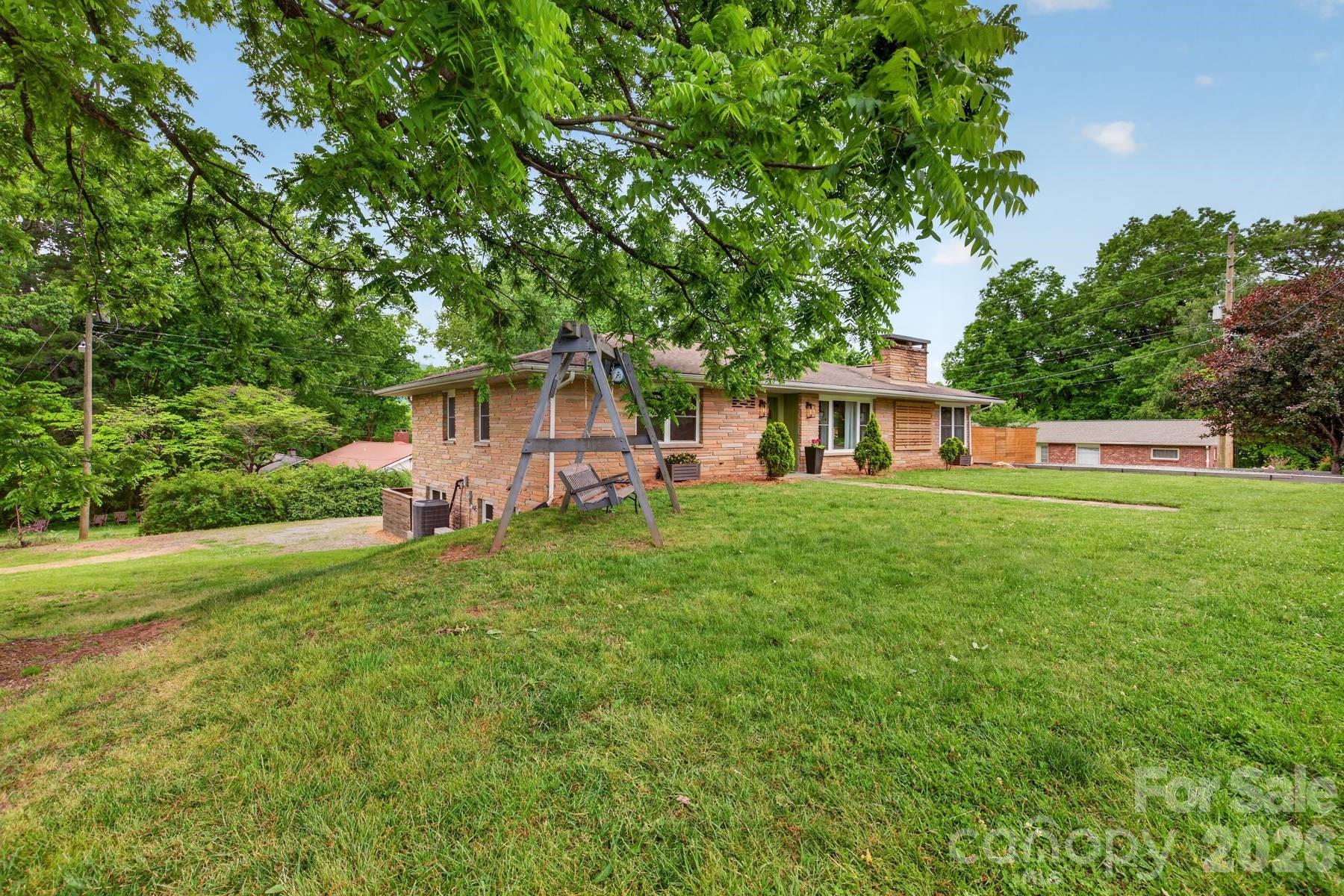 140 Dunbar Street — Bryson City