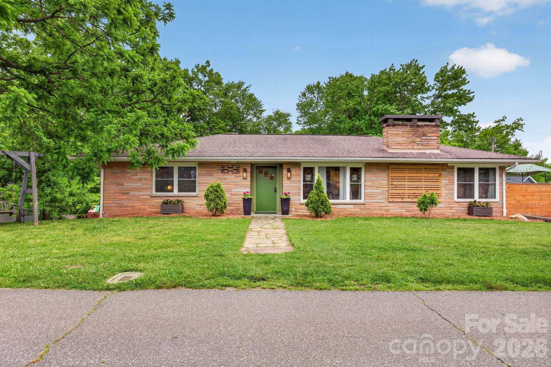 140 Dunbar Street — Bryson City