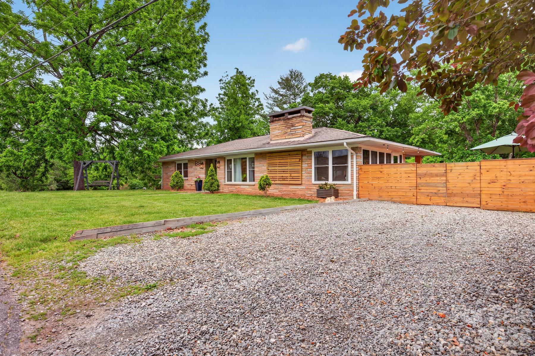 140 Dunbar Street — Bryson City