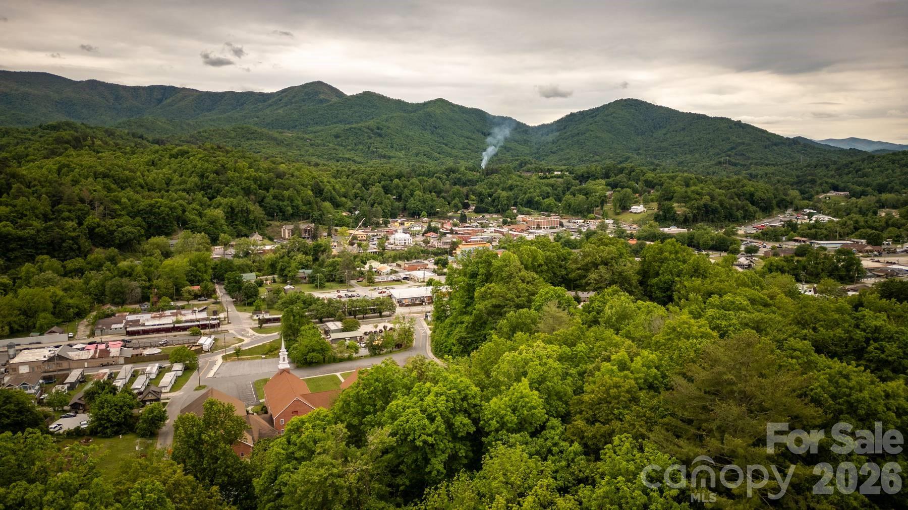 140 Dunbar Street — Bryson City