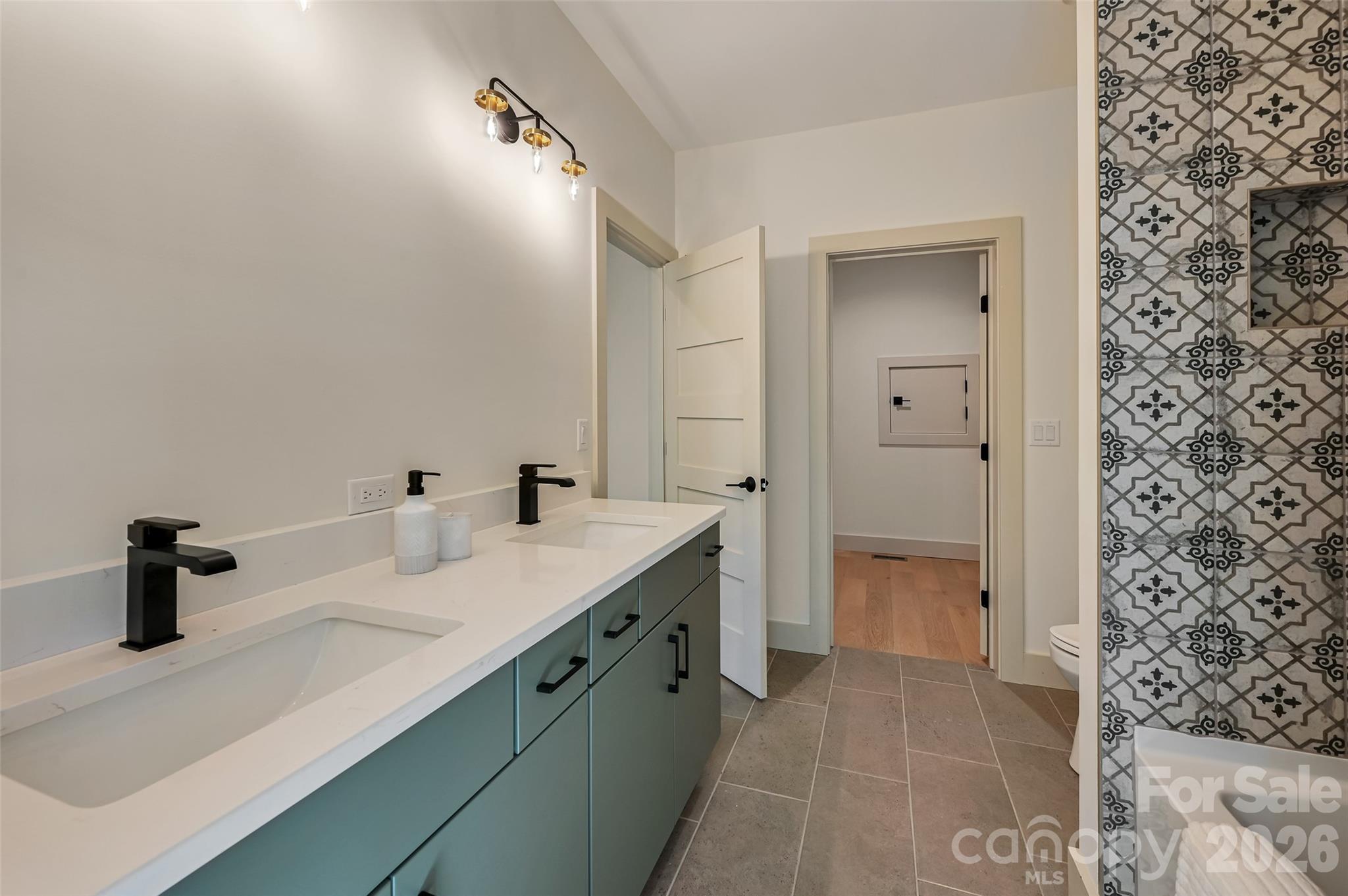 30 Sand Hill Road — Asheville
