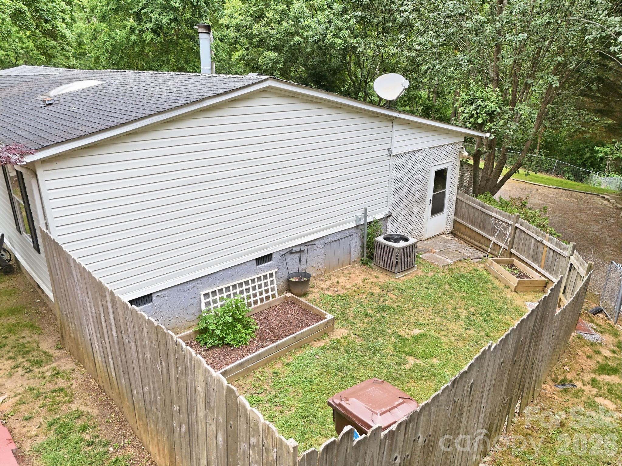 405 Gray Court — Asheville