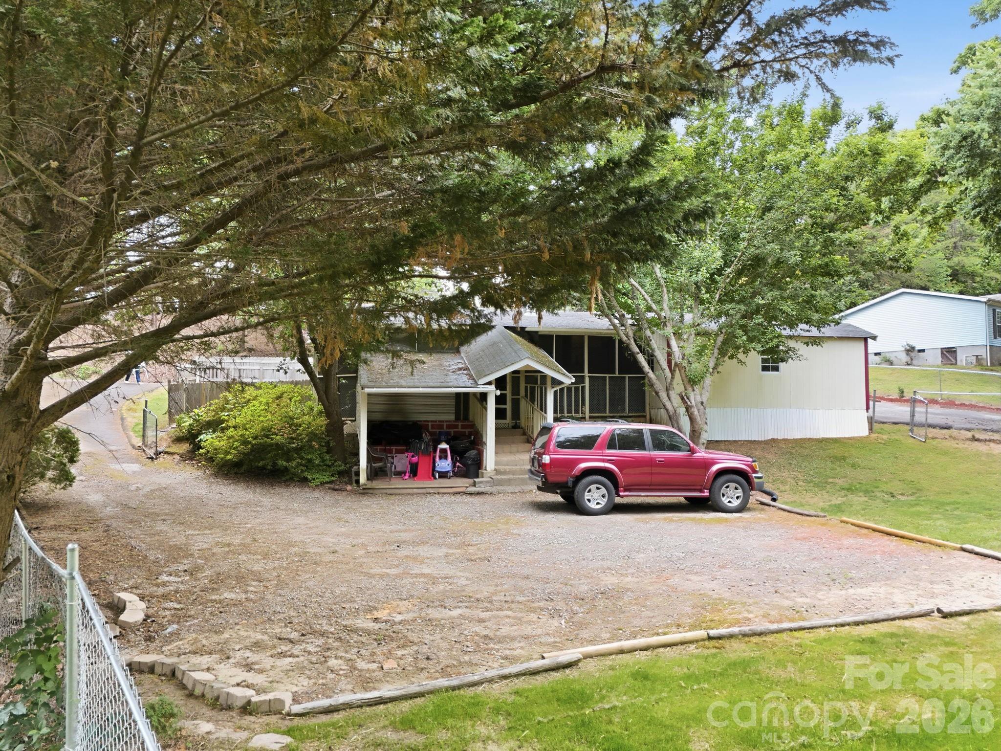 405 Gray Court — Asheville
