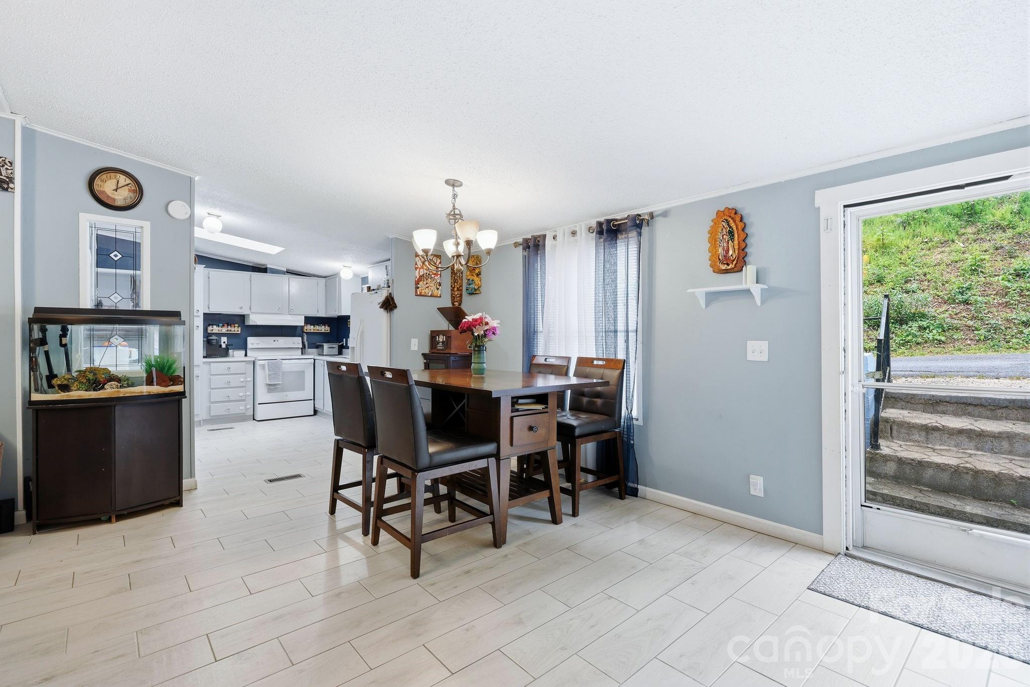 405 Gray Court — Asheville