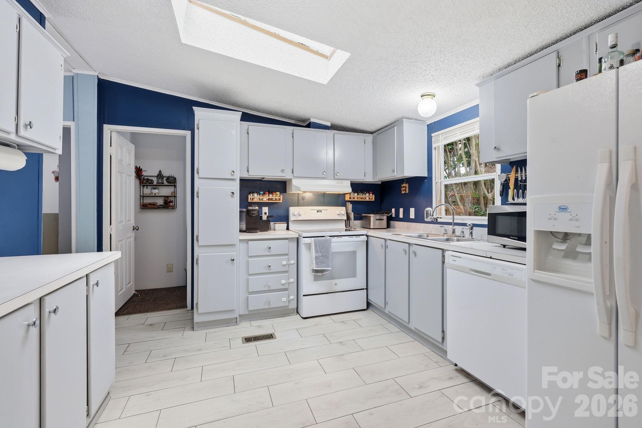 405 Gray Court — Asheville