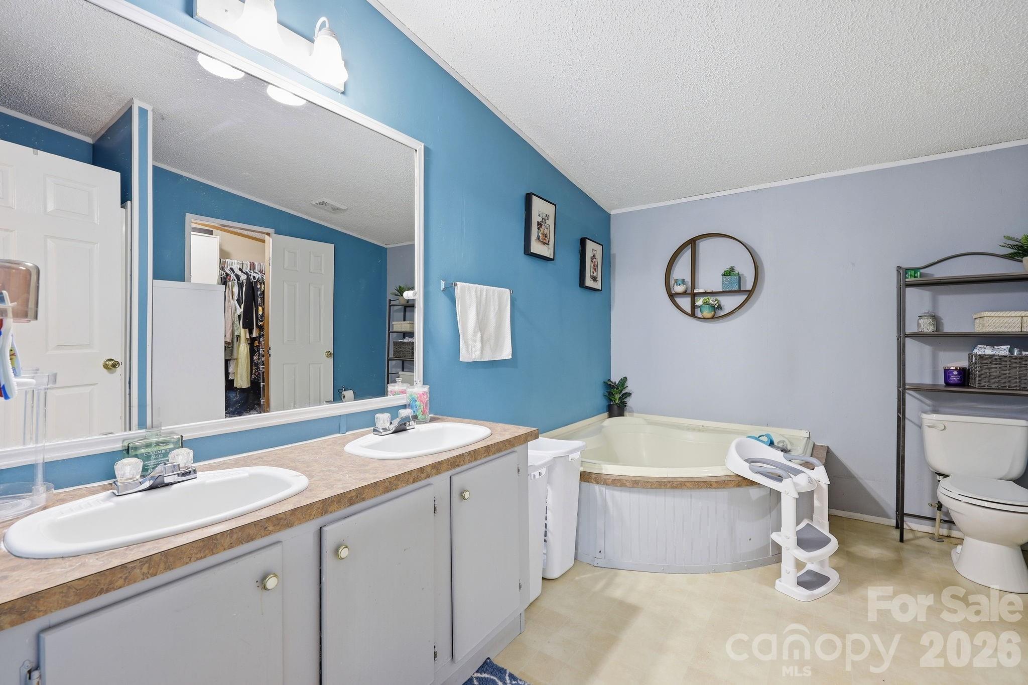 405 Gray Court — Asheville