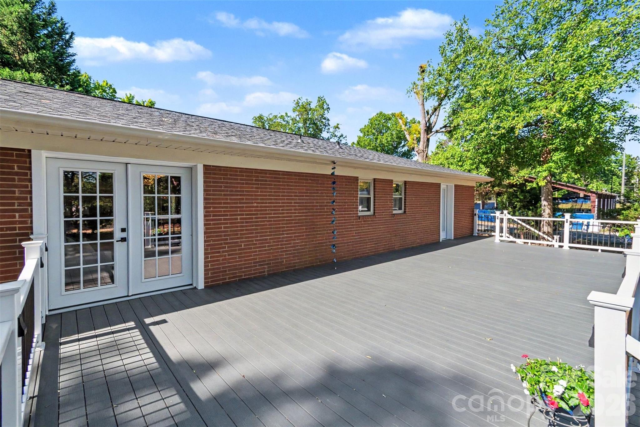 738 Edgemoor Drive — Mooresville