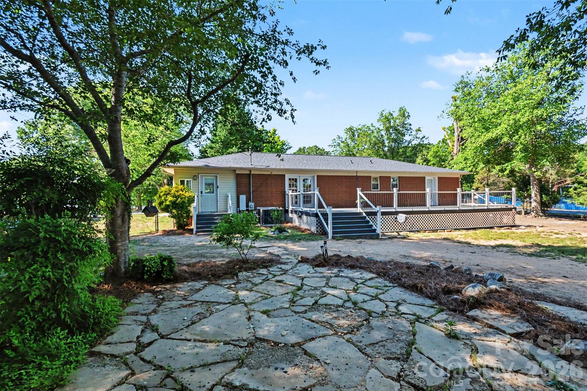 738 Edgemoor Drive — Mooresville