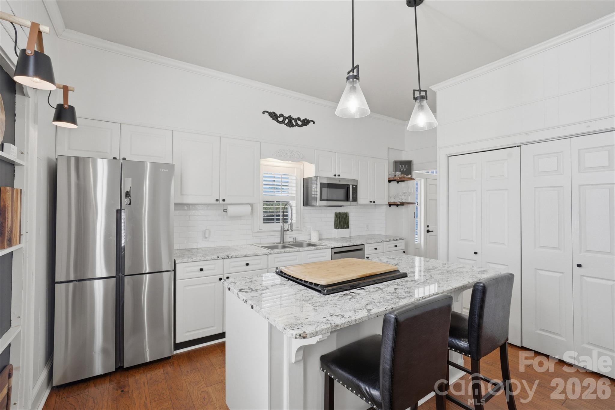 500 N Main Avenue — Newton