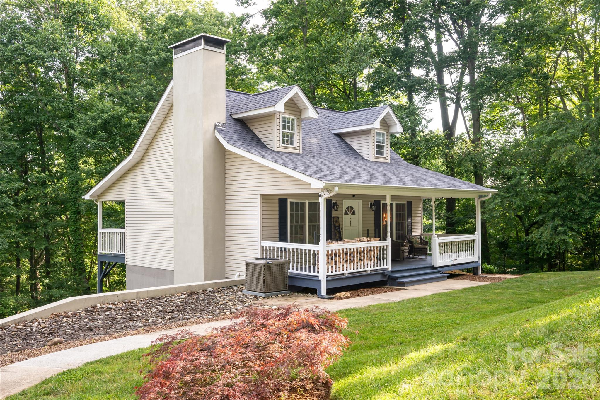 8 Coffey Place — Asheville