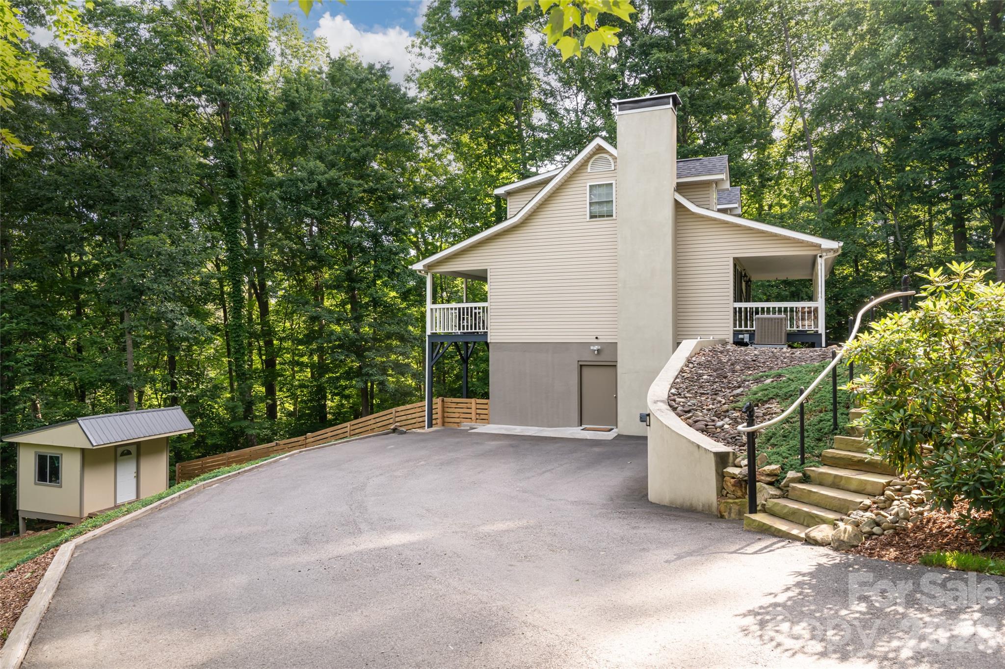 8 Coffey Place — Asheville