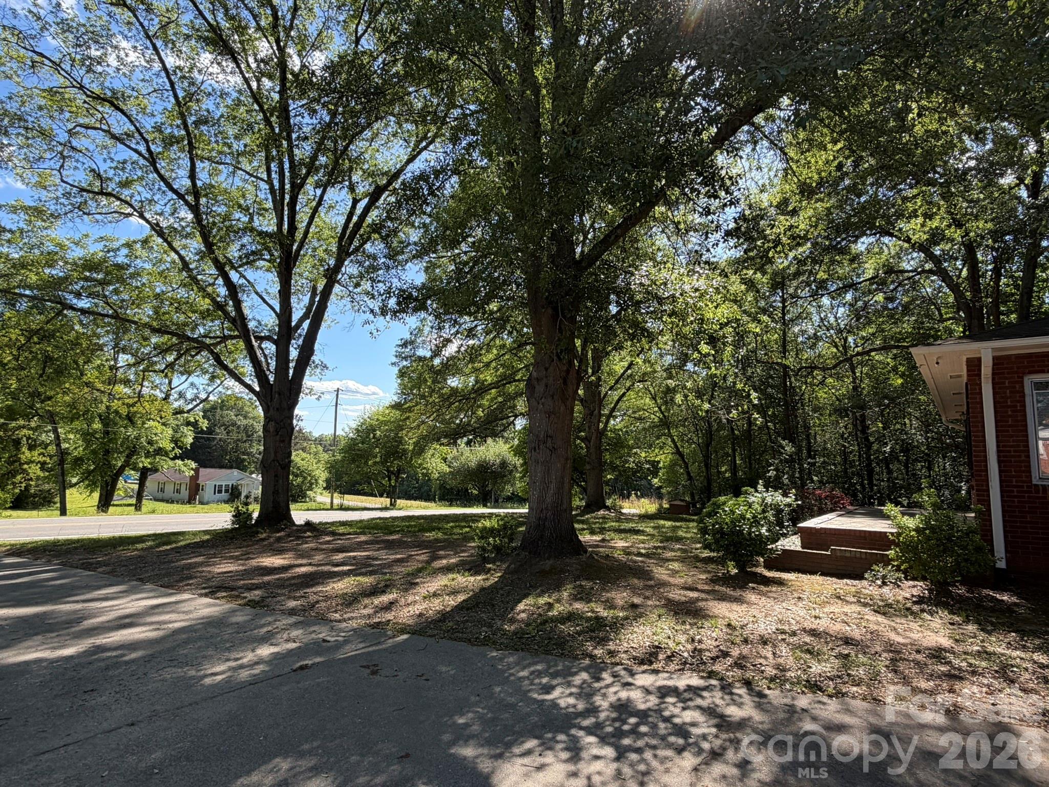 382 Alexis High Shoals Road — Dallas