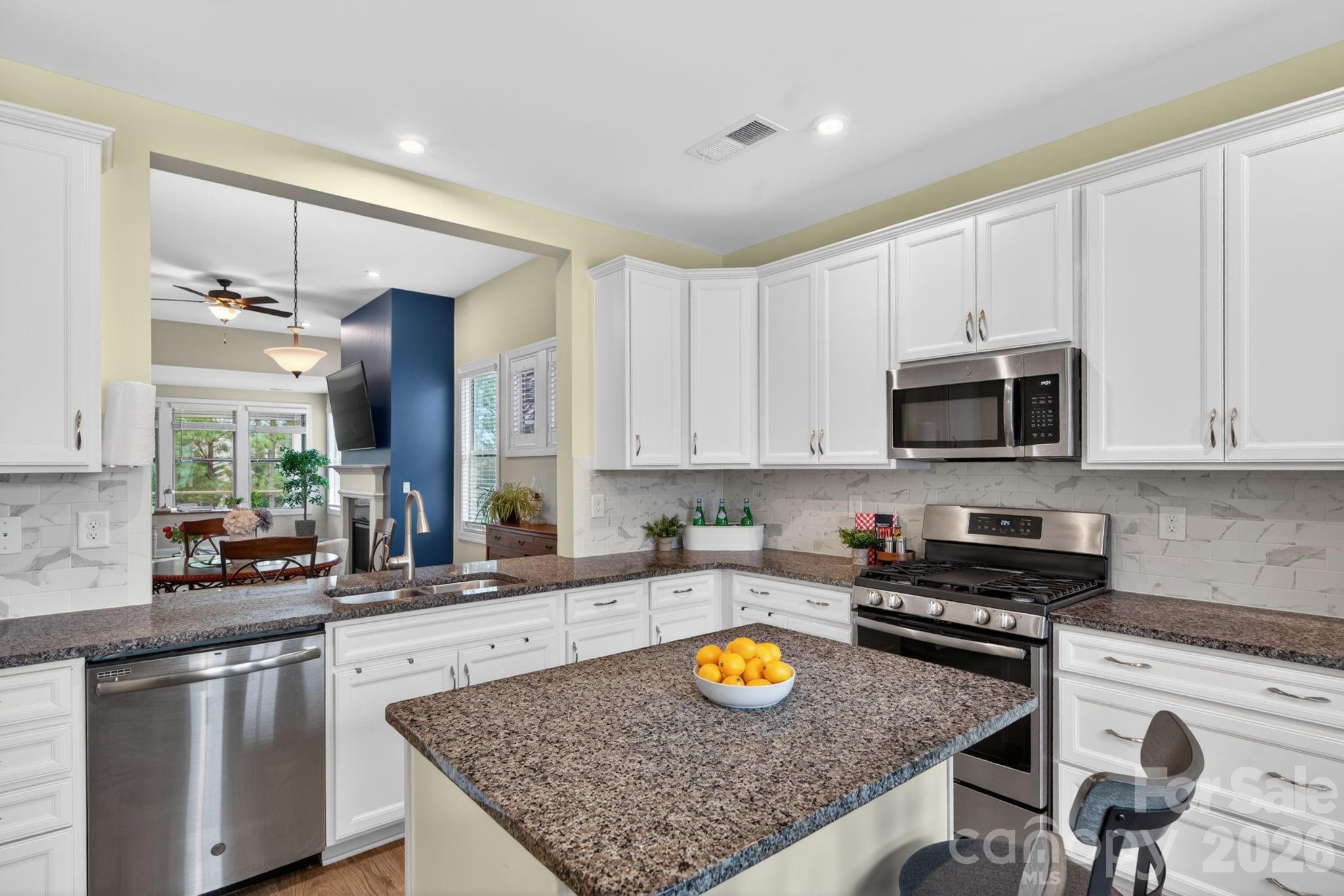 5539 Cheerful Lane — Charlotte