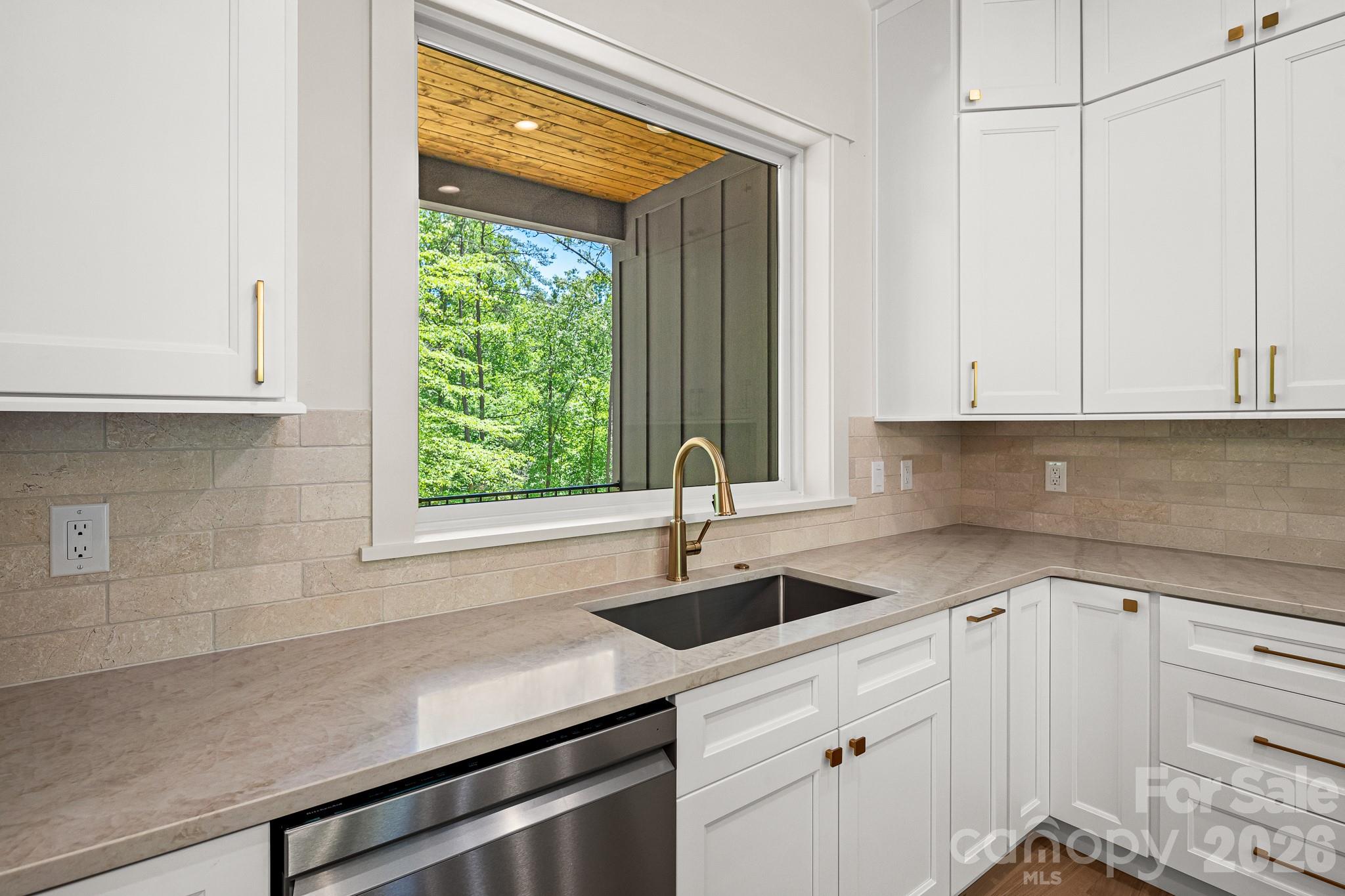 164 Reserve Way — Hendersonville