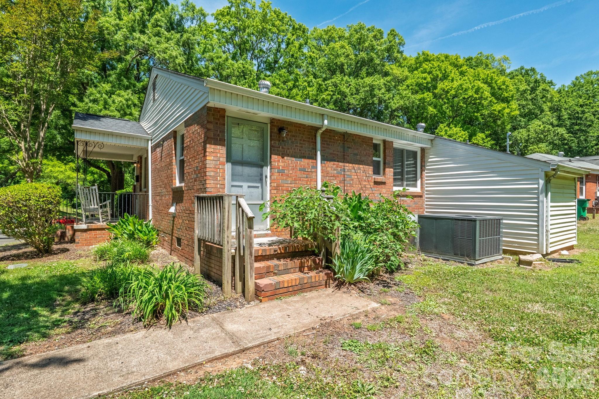 3241 Minnesota Road — Charlotte