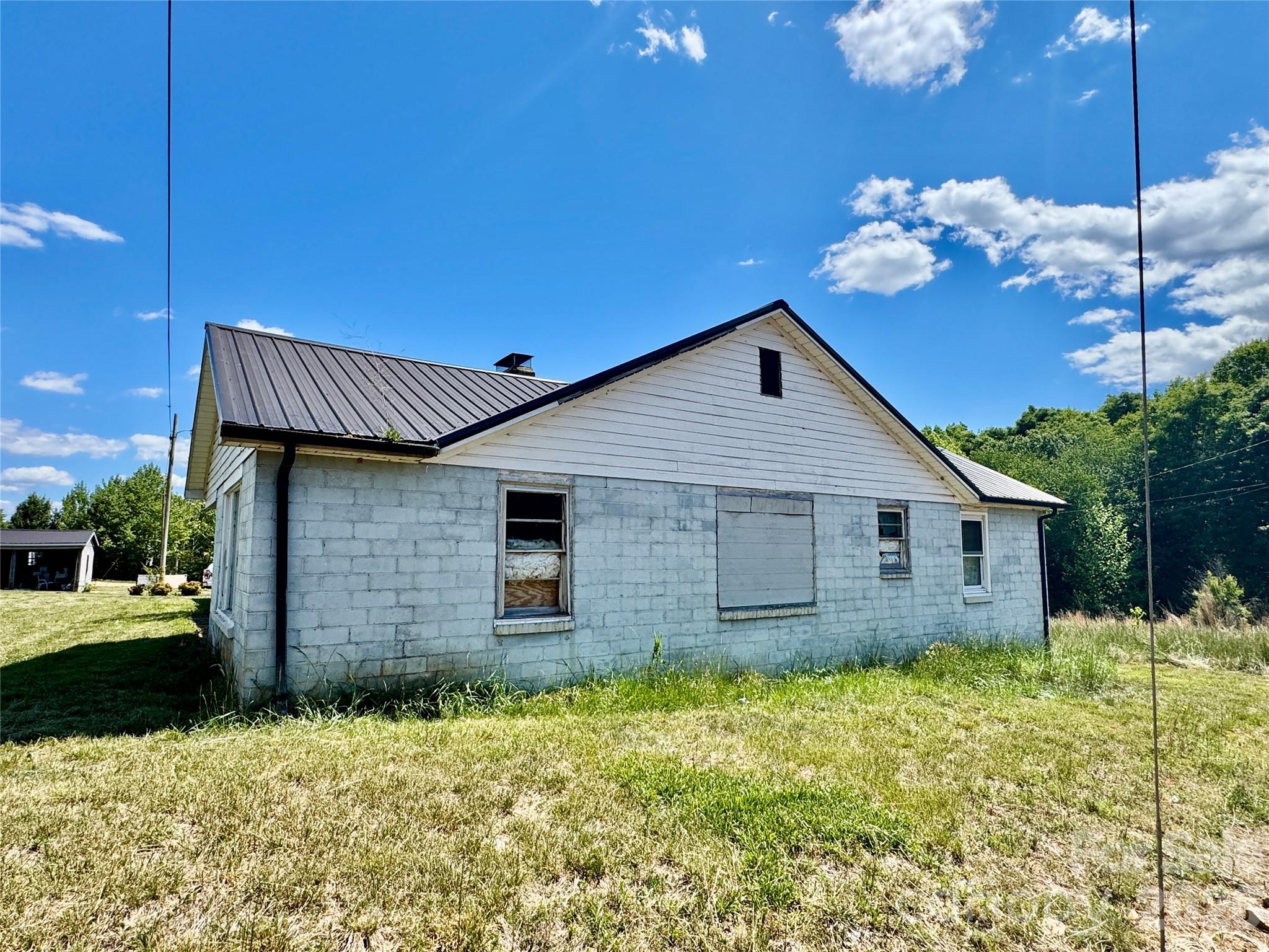 1263 NC 16 Highway N — Taylorsville