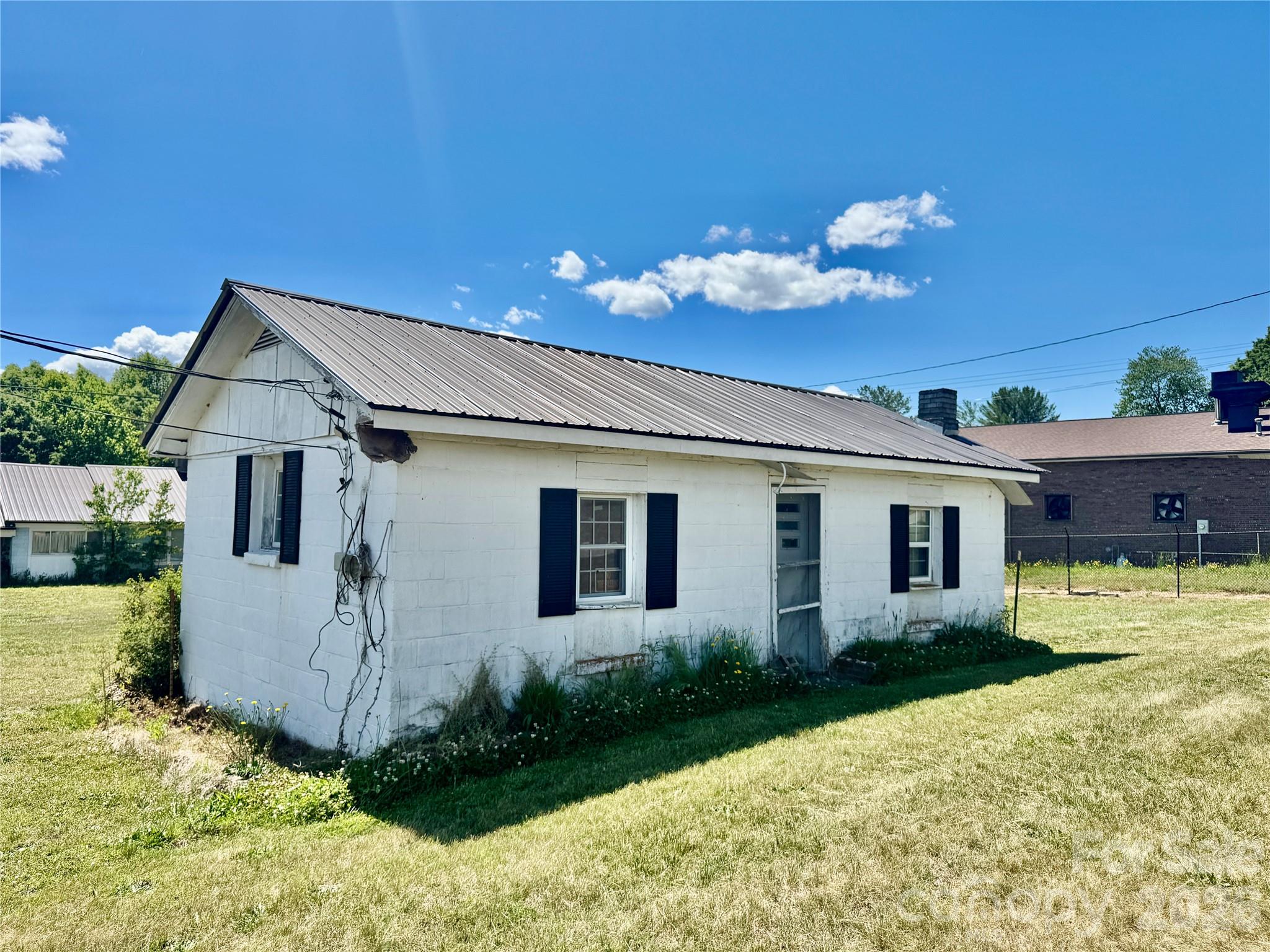 1263 NC 16 Highway N — Taylorsville