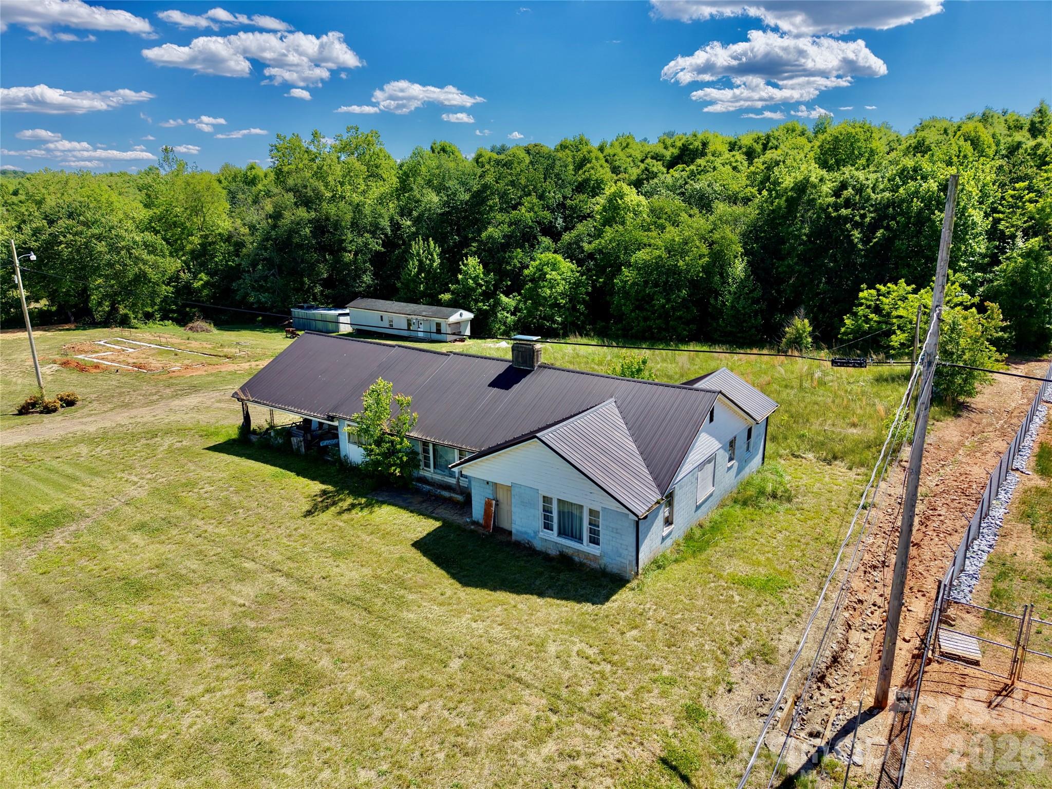 1263 NC 16 Highway N — Taylorsville