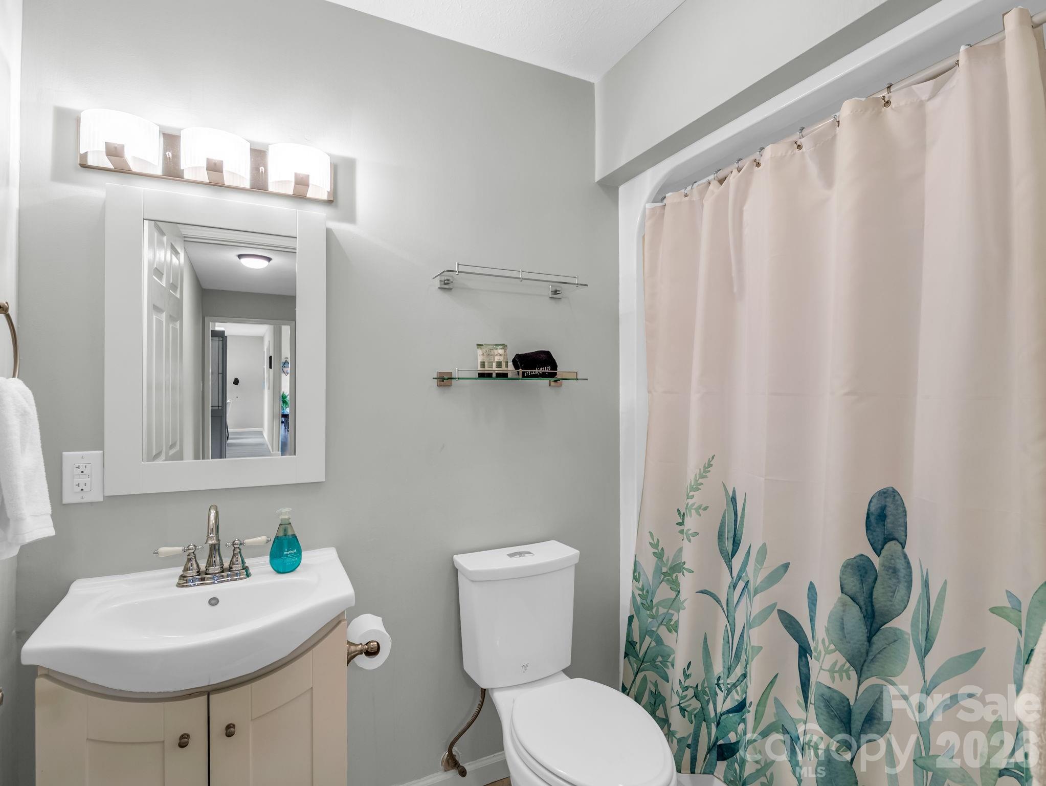 656 Cashiers Valley Road — Brevard