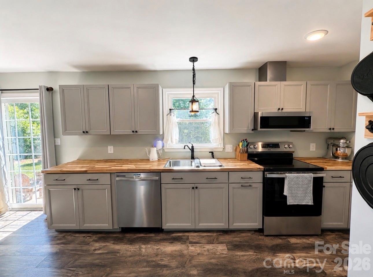 3500 Alta Vista Way — Morganton