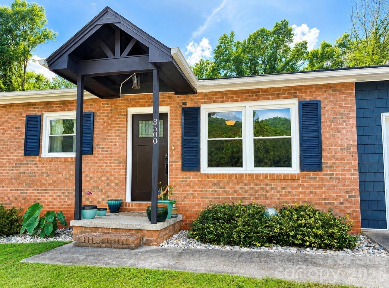 3500 Alta Vista Way — Morganton