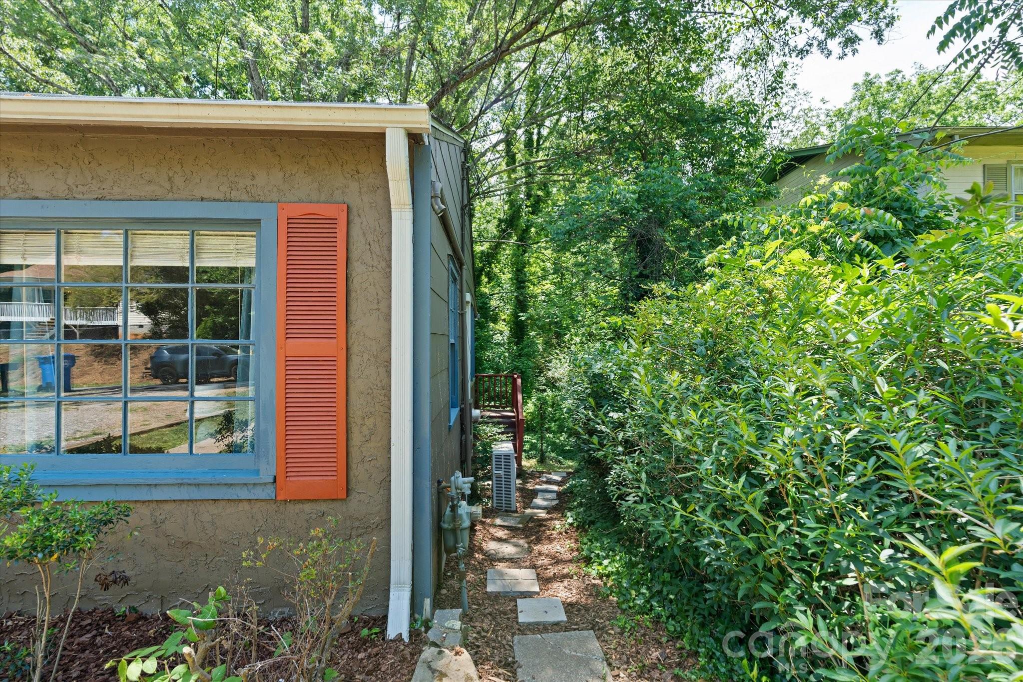 224 Aurora Drive — Asheville