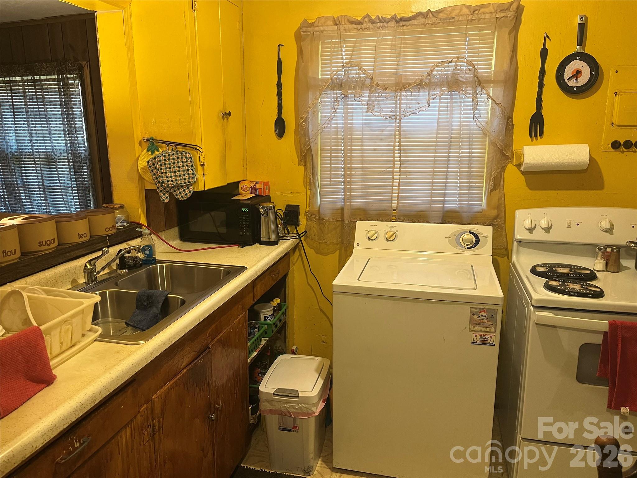 2618 Roslyn Avenue — Charlotte
