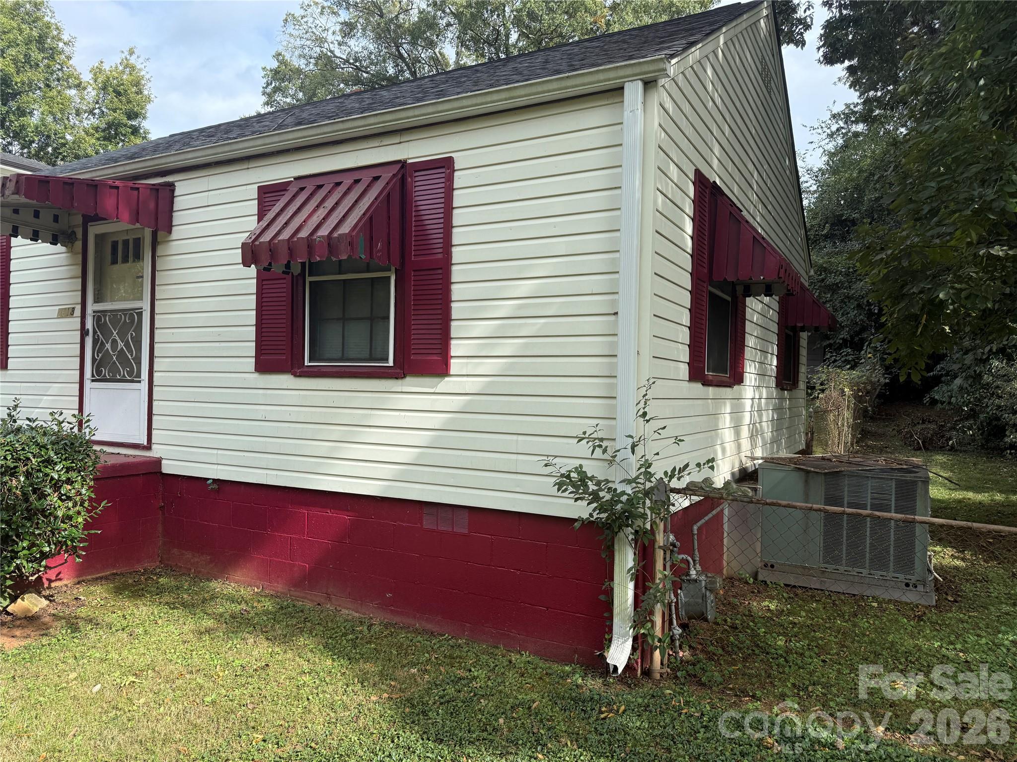 2618 Roslyn Avenue — Charlotte