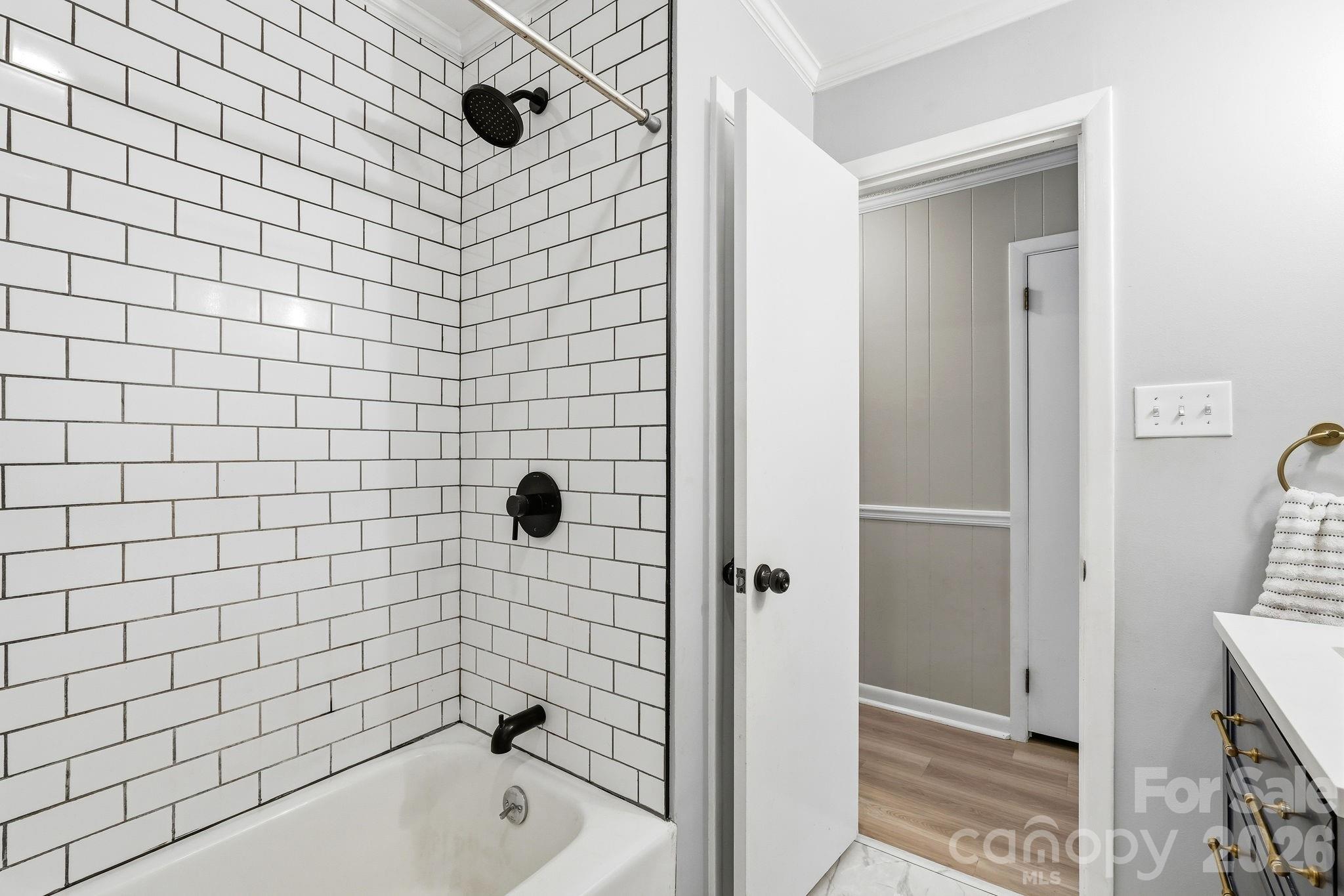 1556 Nottingham Drive — Newton