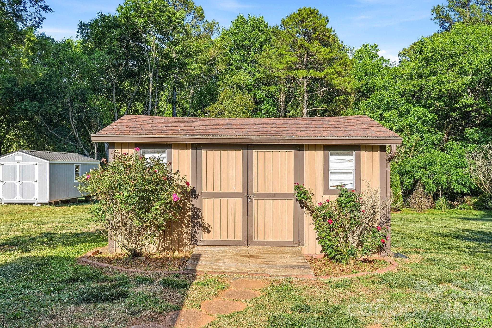 1556 Nottingham Drive — Newton
