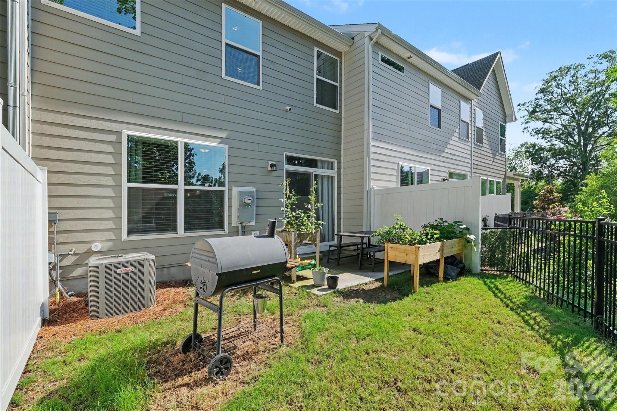 2202 Bexar Trail — Matthews